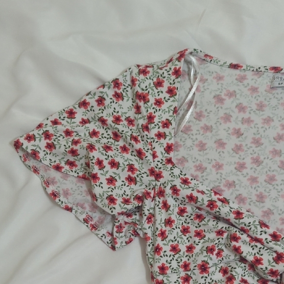 UO Kerry Ivory Floral Playsuit, Color Red/Green/White Size SP - Picture 5 of 16